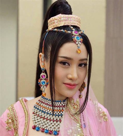 พิม พิมประภา นักร้อง นักแสดง และนางแบบสาวชื่อดัง อวดหุ่นเป๊ะโชว์ความขาวออร่ากระจาย ! "พิม พิมประภา" ส่องแฟชั่นวันสบายๆของสาวน้อยในตะเกียงแก้วคน ...