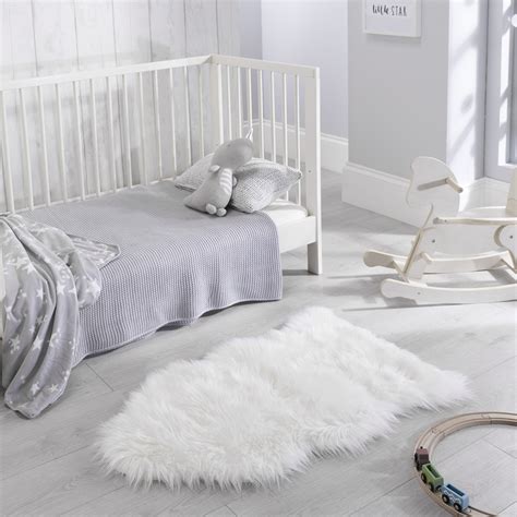 If you're about to take this rug has the luxury and elegant design that it will enhance the beauty of your house with its white color. Faux Fur Rugs from The Rug Seller with Free UK Delivery