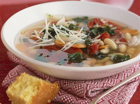 Bevor sie ihn servieren, schneiden sie ihn in 1,5 bis 2 zentimeter. Suppe mit weißen Bohnen dazu Maisbrot | Rezept | Maisbrot ...