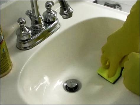 Dec 18, 2020 · how to clean a sprayer head on kitchen sink. How to Clean Your Bathroom Sink - Howcast