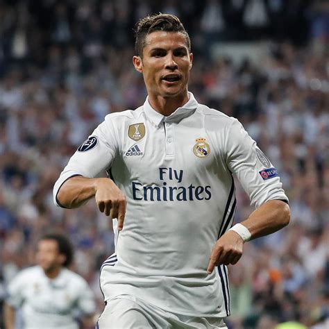 cristiano ronaldo urges real madrid fans to stop booing him at the bernabeu itv news