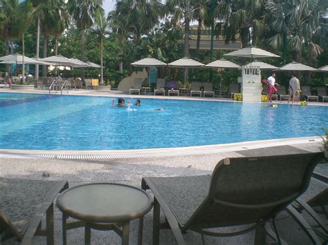 41 hari senja hari petang, indah cahaya membuat takjub. Kematian kanak-kanak di kolam renang hotel, taman tema ...