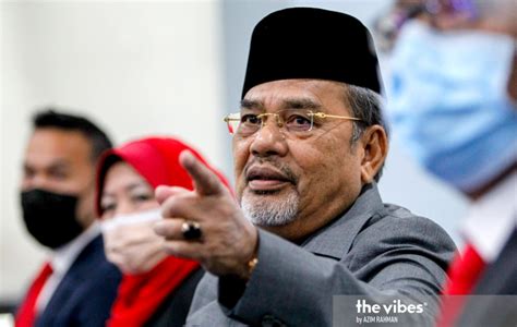 Tajuddin sacked as prasarana chairman after presser fiasco. Pasir Salak MP Tajuddin Abdul Rahman down with Covid-19 ...
