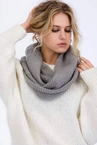 How To Wear An Infinity Scarf This Fall