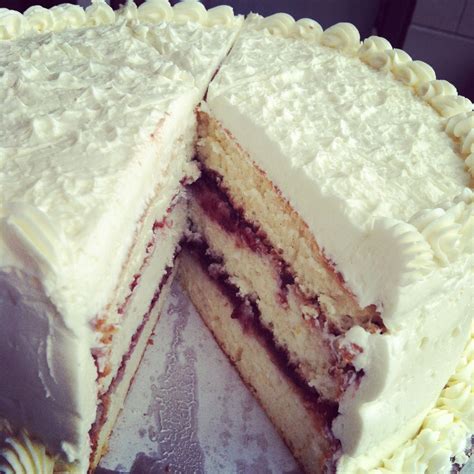 Here's another baked delicacy that knows why we love the idea of combining treats so much! Vanilla sponge cake with raspberry filling and white ...