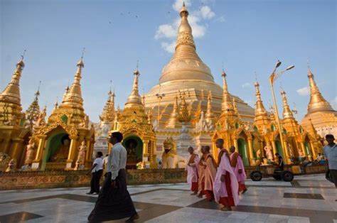 The yele pagoda in kyauktan township, yangon region. BIRMÂNIA | MYANMAR - Omnitur
