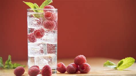 Bubbly Drinks Are The Easy Way To Liven Up Your Fruit