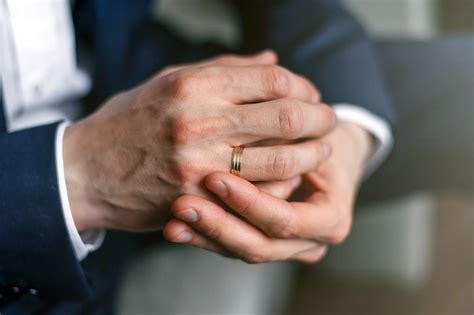 Liberal Reich Entität Does The Man Wear A Ring During Engagement Freiheit Halterung Profil