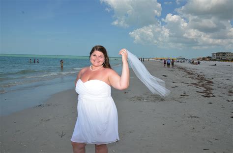 Tampa Wedding Officiants Suggestions For Picking The Perfect Florida Beach Wedding Dress