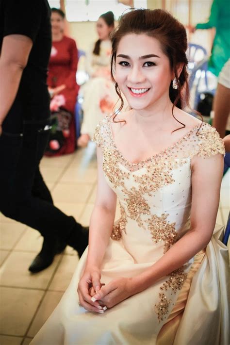 Hương giang đã bị phạm hương chơi xấu khi kiên quyết không để đồng nghiệp đáng nói, trước show diễn, phạm hương và hương giang còn từng chơi trò đập tay thân thiết trong. Ảnh hiếm trước khi chuyển giới của Lâm Chi Khanh và Hương ...