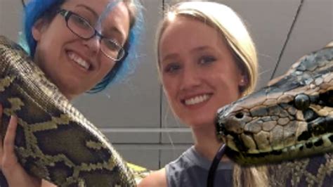 TWO GIRLS AND BIG GIANT PYTHON SNAKES BRIAN BARCZYK YouTube