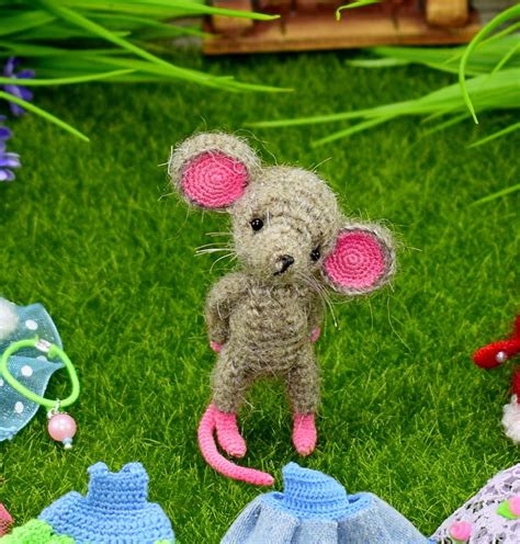 Crochet Pattern Of The Famous Little Mouse Dress In 2020 Crochet
