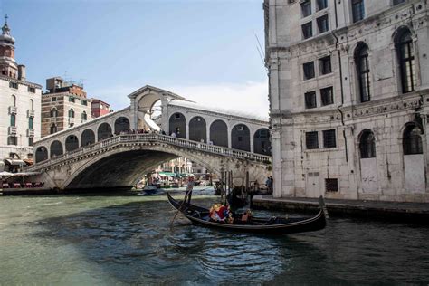 A Guide To Venices Historic Rialto Bridge