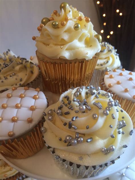 Glitzy Gold And Silver Cupcakes For An Award Ceremony Cupcake Cakes