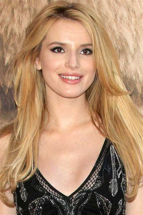 Bella Thorne With Glossy Blonde Hair Natural Hair Styles Easy Long Natural Hair Long Hair