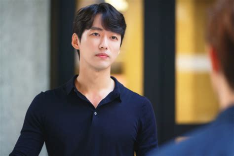 Hot stove league (korean drama); '스토브리그' 오늘(1일) 4~5회 재방송, 50만 달러로 용병(이용우 ...