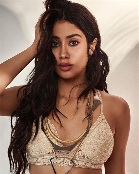 Janhvi Kapoor Amps Up The Glam Quotient With Her Makeup Game See Her