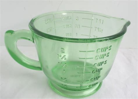 Rare Vintage Green Depression Glass Vaseline Uranium Measuring Mixing