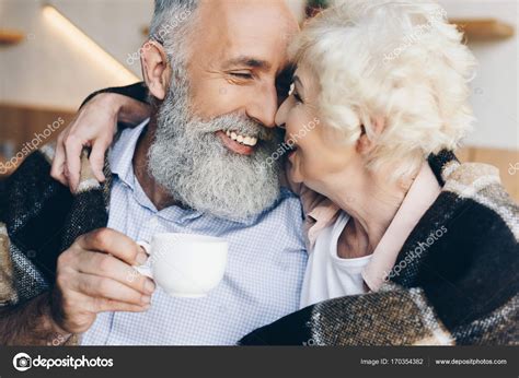 Счастливая пожилая пара — стоковое фото Пожилые пары Пара Семейные