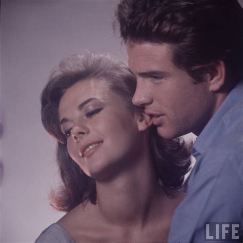 Bud, the popular football captain, and deanie, the sensitive soul, are good kids who have only. Natalie Wood and Warren Beatty in "Splendor in the Grass" (1961), directed by Elia Kazan ...