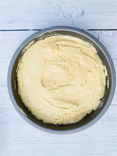 As i mentioned, the ingredients are more important to baking a moist cake. How To Make A Victoria Sponge Cake In Easy Steps - Liana's ...