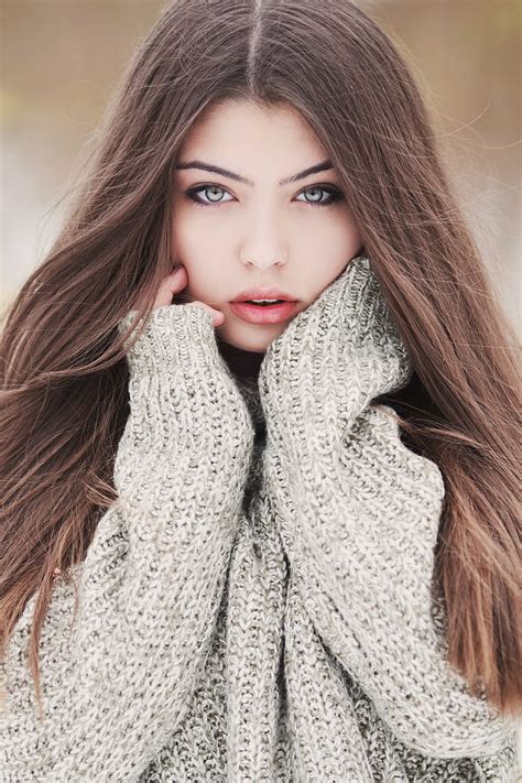 4k Free Download Women Model Portrait Brunette Green Eyes Lipstick Sweater Looking At