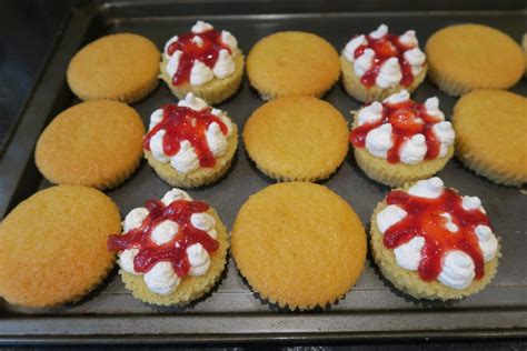 Victoria Sponge Cupcakes The Baking Explorer