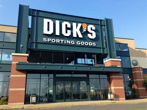 Dicks Sporting Goods Earnings And Comp Sales Miss Shares Crash