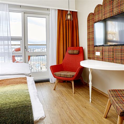 It has views of the waterfront from upper floors, but walks to the city center will take 20 to 30 minutes. Icelandair Hotel Reykjavik Marina (Reykjavik, Iceland) 10 ...