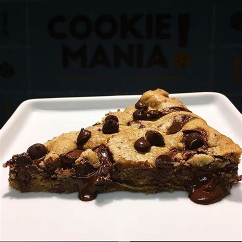 Bake in an oven preheated to 350 degrees f for 12 minutes or until edges turn golden then cool on a wire rack. Cookie Mania - Torta Cookie para 20 pessoas por R$54,90 ...
