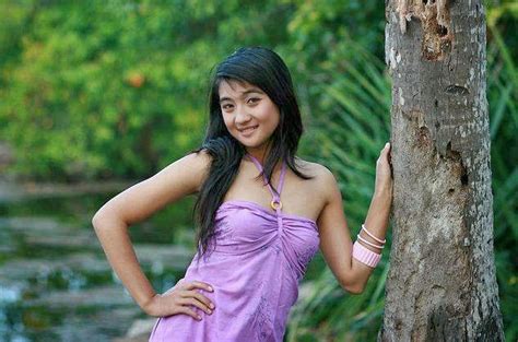 Cewek cantik asli padang, seorang karyawati di salah satu perusahaan swasta padang. STAR HD PHOTOS: Indonesian Famous Foto Cewek Cantik Sexy's