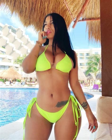 9 Hot Sexy Delianna Urena Bikini Pics