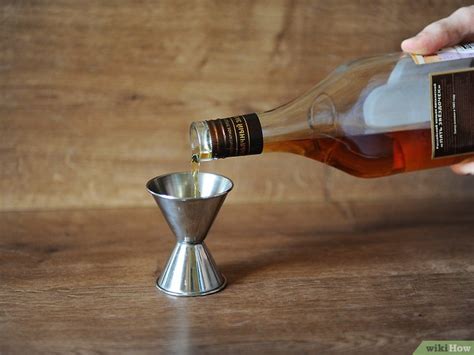 Guarnire con la scorza di arancia e di limone. Come Servire la Sangria (con Immagini) - wikiHow