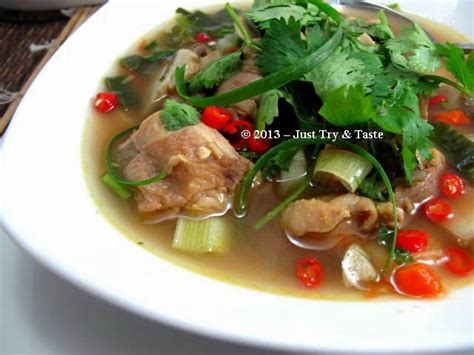 Sup ayam thai sup ayam seperti di kedai tomyam thai. Sup Ayam Asam Pedas a la Thai (Tom Yum Gai) | Just Try & Taste