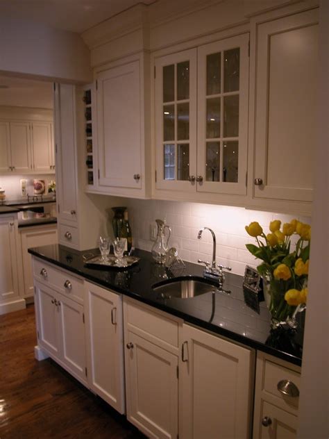 See granite types from white to black in action, and learn which cabinet finishes and fixture materials pair best with each. Kitchen Absolute Black Granite Countertop Design, Pictures ...