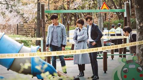 (left to right) metamorphosis/acemaker movie it is never too early for halloween, so here are five korean horror movies on viu and netflix that will. Tunnel: Season 1 Teoneol - Review in 2020 | Korean tv ...