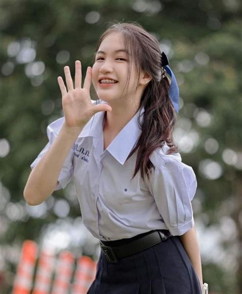 ปักพินโดย ชุดนักเรียนตราสมอ ใส่สมอ เท่เส ใน Geegie Satree Phuket School ในปี 2022 นางแบบ สาว
