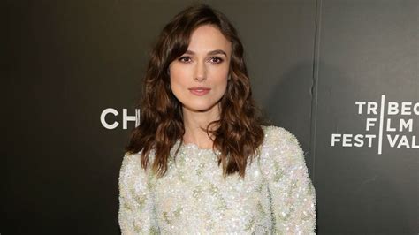 keira knightley admits to wearing wigs due to hair loss