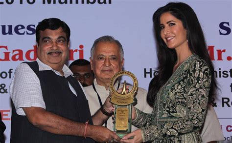 Catch Pics Katrina Kaif Receives Smita Patil Memorial Award Koimoi