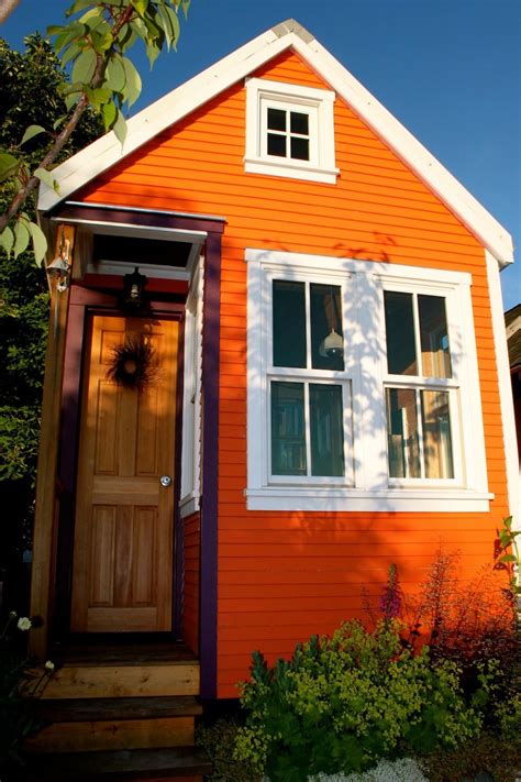 South of downtown is the canada/united states border, making road trips into the. Tiny House Vacation Rental | Vancouver | Oranges haus ...