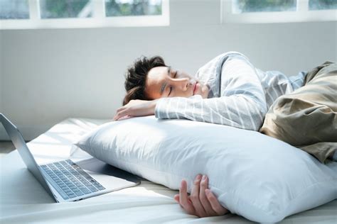 long daytime naps are an early indicator of type 2 diabetes japanese researchers suggest