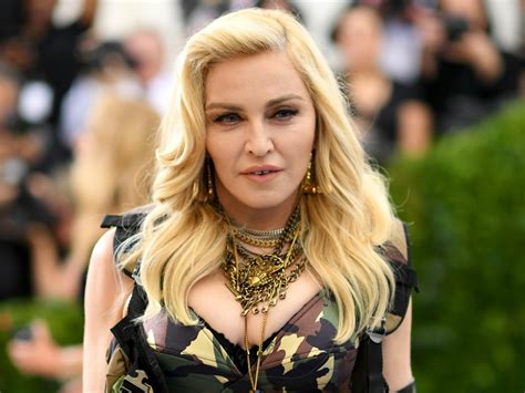 Madonna Fait Face à Un Contrecoup Alors Quelle Poste Nue Dans Une Séance Photo Morbide