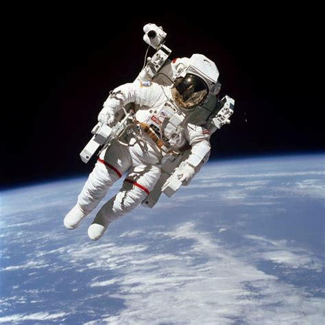 Bruce Mccandless Ii Astronaut Who Made First Untethered Spacewalk