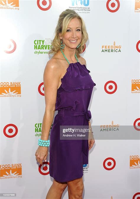 Lara Spencer Attends The Party For Good Making Meals To Feed Young