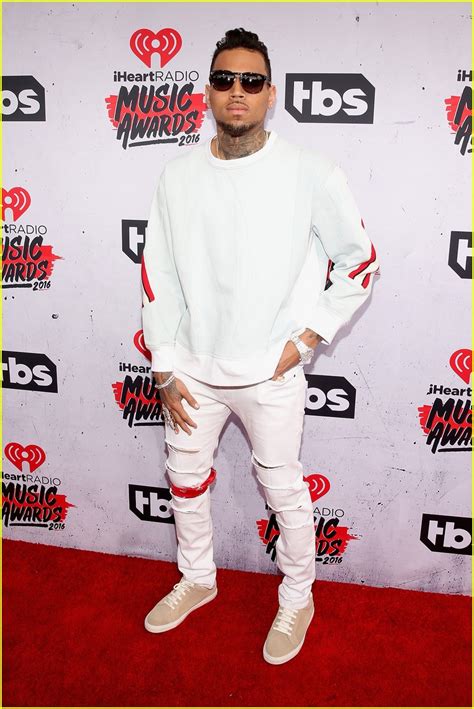 Chris Brown Wins Randb Artist Of The Year At Iheartradio Music Awards 2016 Photo 3621766 Chris