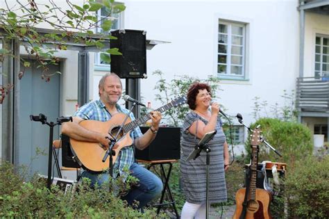 Die mitglieder sind überwiegend institutionen aus dem bereich der evangelischen kirche und ihrer diakonie. Wulli und Sonja verzaubern den Innenhof - Diakonie Erlangen