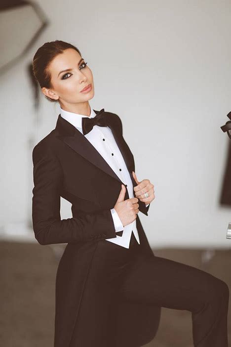 With woven fabric, padded shoulders, and a cut designed to accent a woman's body, these jackets offer effortlessly cool style in both peak lapel and shawl collar options. Young Russian fashion: concepts and casual - Russia Beyond