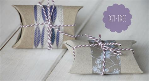 Was gibt es spannenderes zu weihnachten als geschenke auspacken? DIY: Kleine Geschenkverpackung aus Klopapierrolle basteln ...