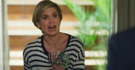 Úrsula comprova que luna/fiona usa documentos. Resumo da novela 'Salve-se Quem Puder': Helena descobre ...