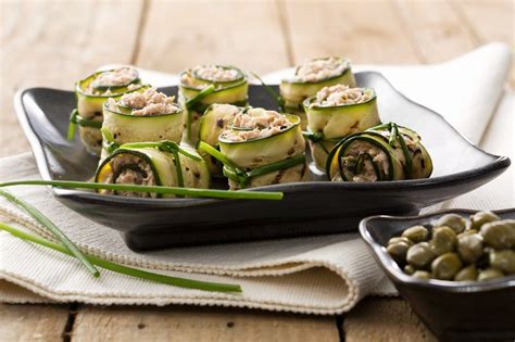 Mit Thunfisch gefüllte Zucchiniröllchen Rezept